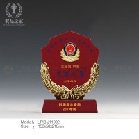 宁夏警察奖牌供应商 警察光秀纪念品定做厂家 红色水晶奖牌