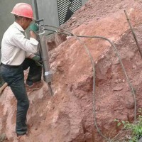 土石方工程分解石头用机载劈石机