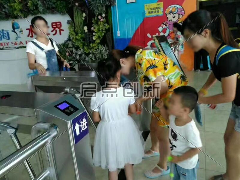 龙华区童趣乐园立柱刷卡扣费机 光明新区儿童乐园一卡通票务系统