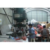 Y南京市半自动铁剂锰剂粉末成型液压机的结构及使用要求