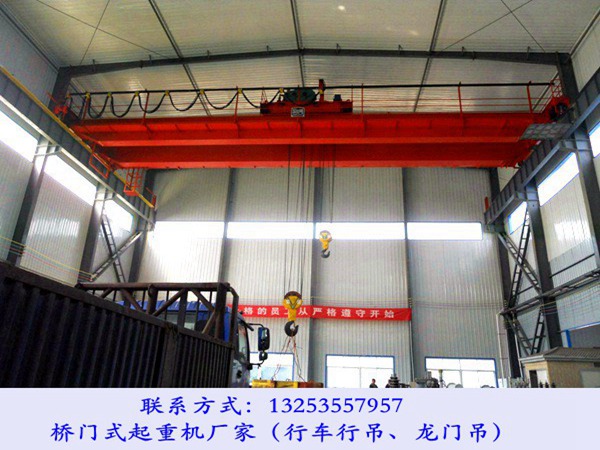 新疆吐鲁番行车行吊生产厂家60吨QD型吊钩桥式起重机
