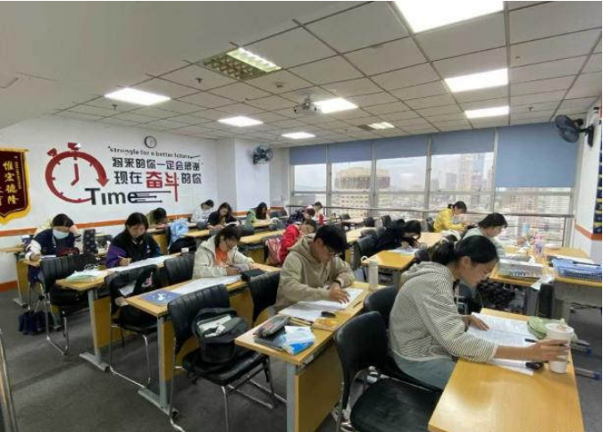 以努力为舟以坚持为帆，瀚宣博大伴你驶向更好未来