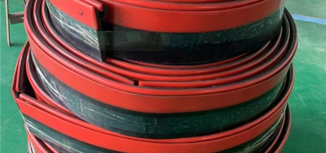 复合聚氨酯防溢裙板Y型双密封倒料槽挡煤皮带 夹持器