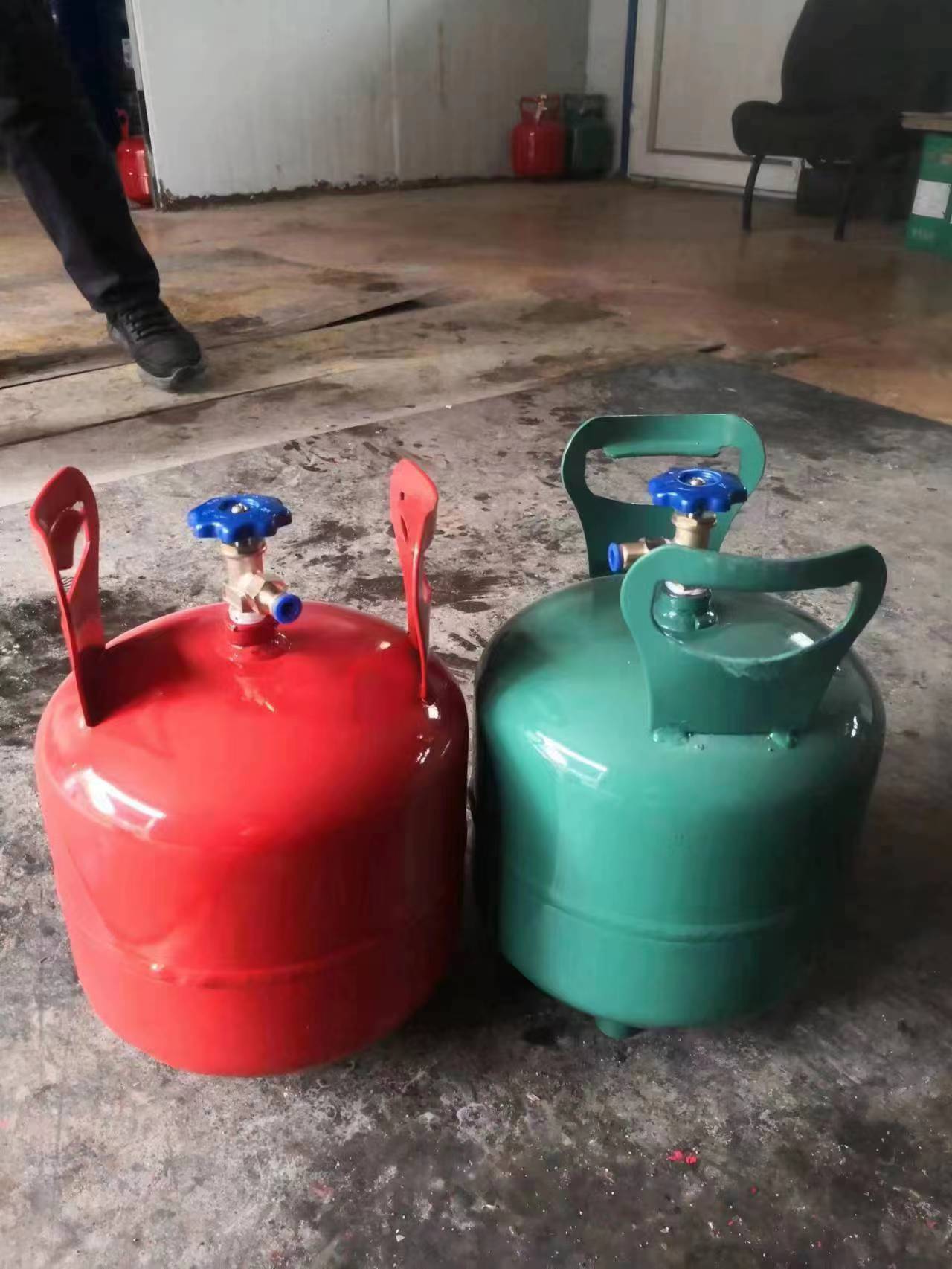 双组份快速密闭罐AB料配成双 先摇后接相遇发泡来成型